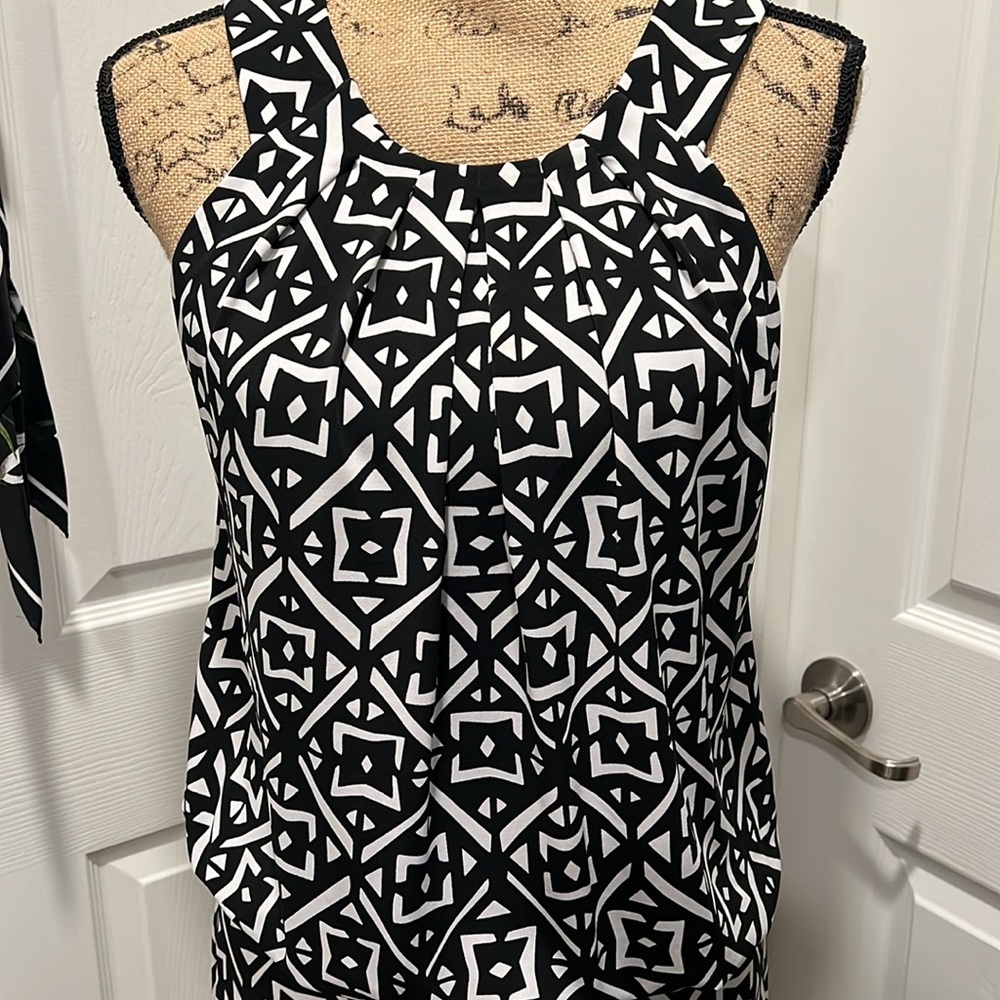 White House Black Market Knit Beautiful Sleeveless Summer Dress Size 4. EUC.